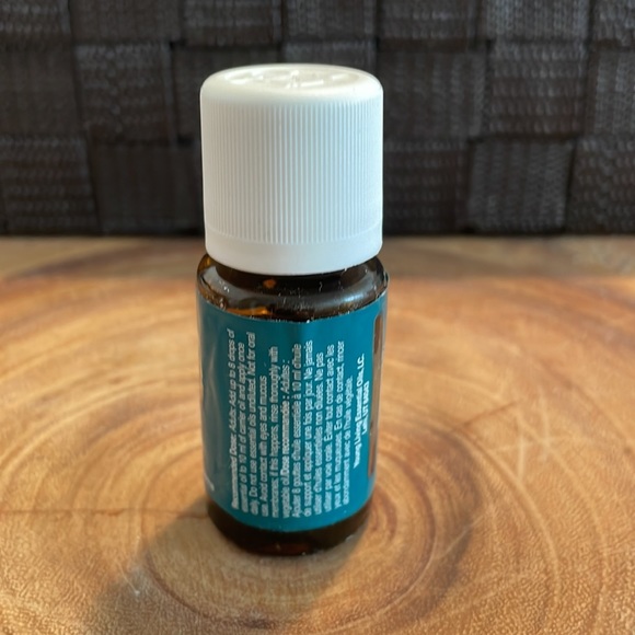 Young Living Sage Essential Oil - 15ml Bottle - Picture 2 of 3